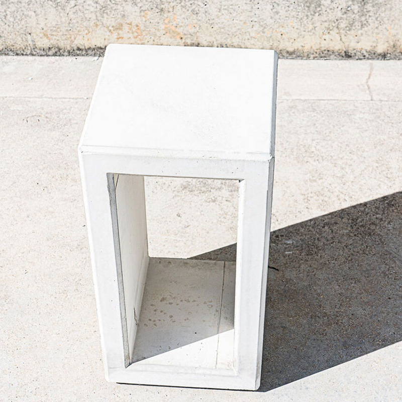Stalp stradal din beton armat UMM257 design modern