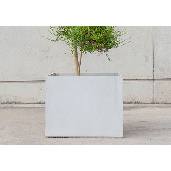 Jardiniera din beton de forma cubica