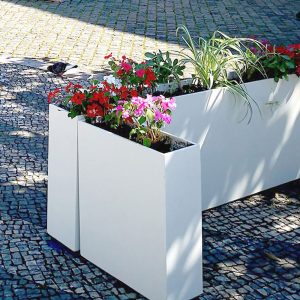 Jardiniera din beton armat cu fibra de sticla UM881 terasa oras