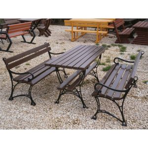 Set pentru terase cu patru scaune cu cotiere si o masa UM1679