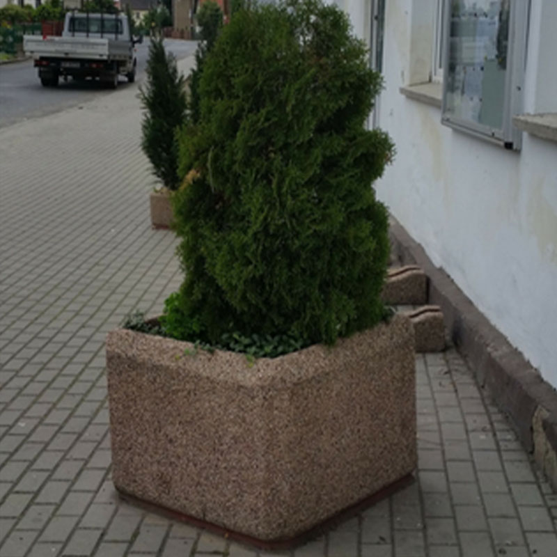 Jardiniera stradala patrata cu sau fara rigle de lemn UM1882