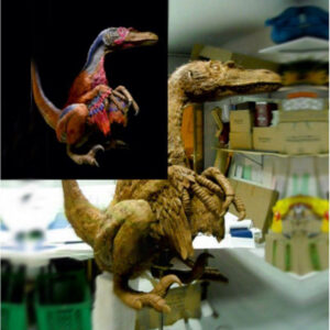 Figurina decorativa Velocyraptor cu aripi UMM556