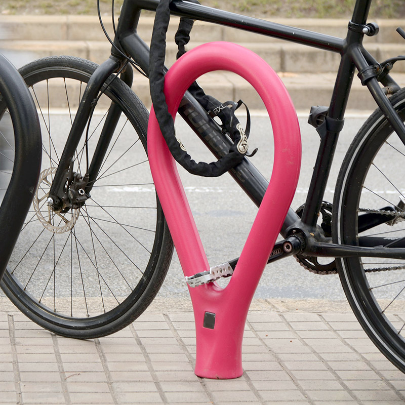 Rastel biciclete din beton acoperit cu polietilena UM3329 oras