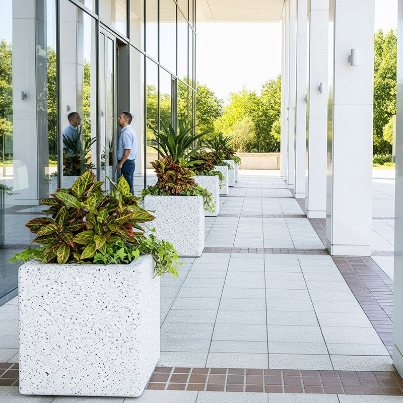Jardiniera din beton M303 amenazare centru comercial cladiri birouri