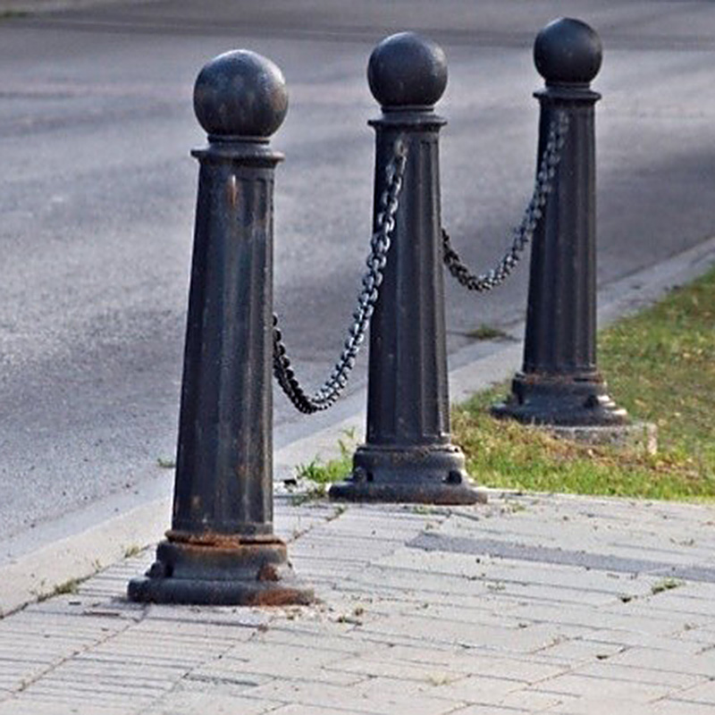 Stalp delimitator stradal cu sau fara inele pentru lant UMB200